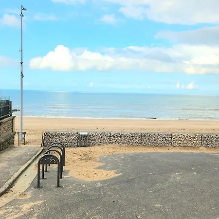 Beautiful Apartment With 3 Balconies Blonville-sur-Mer Exterior photo