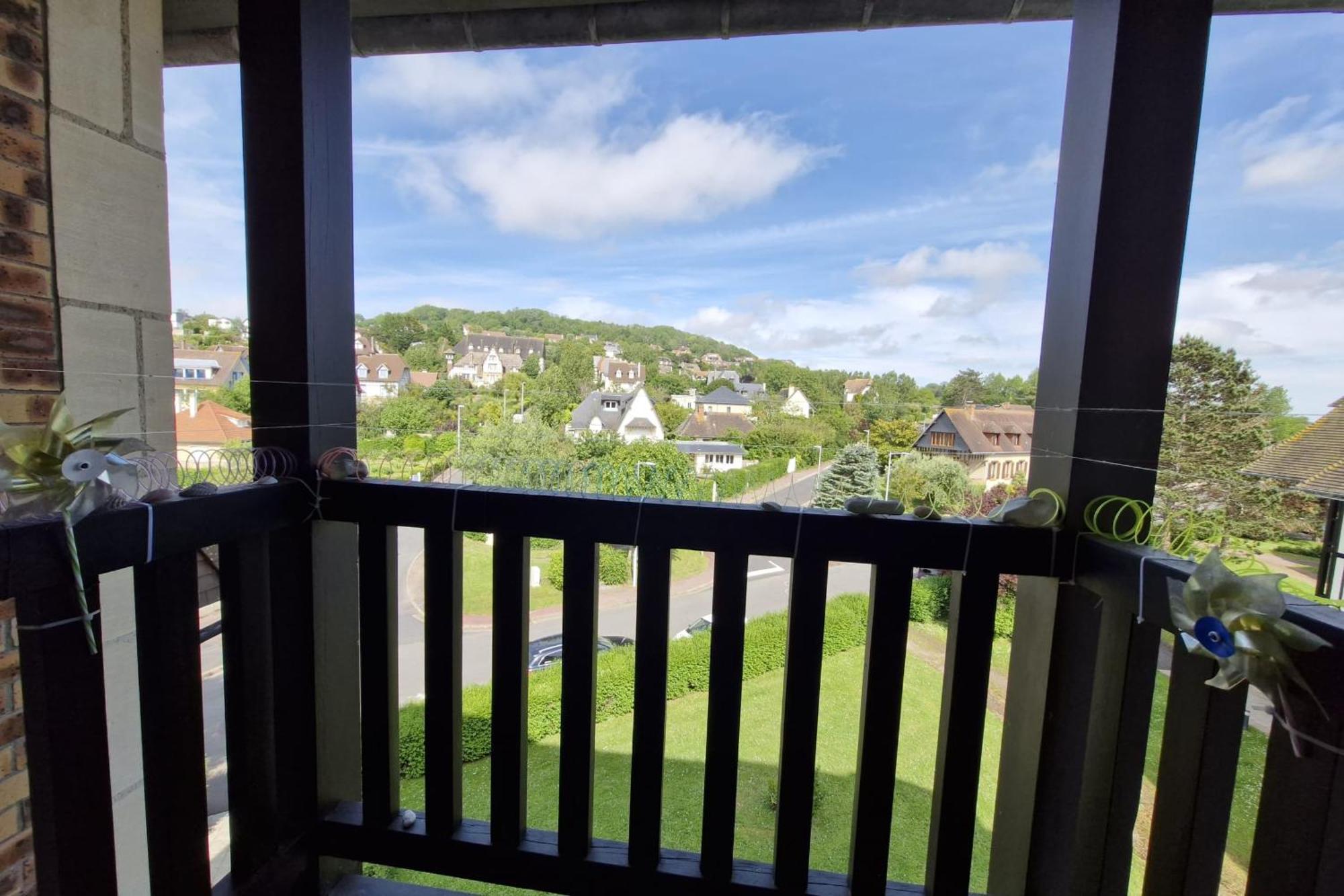 Apartment Beautiful With 3 Balconies